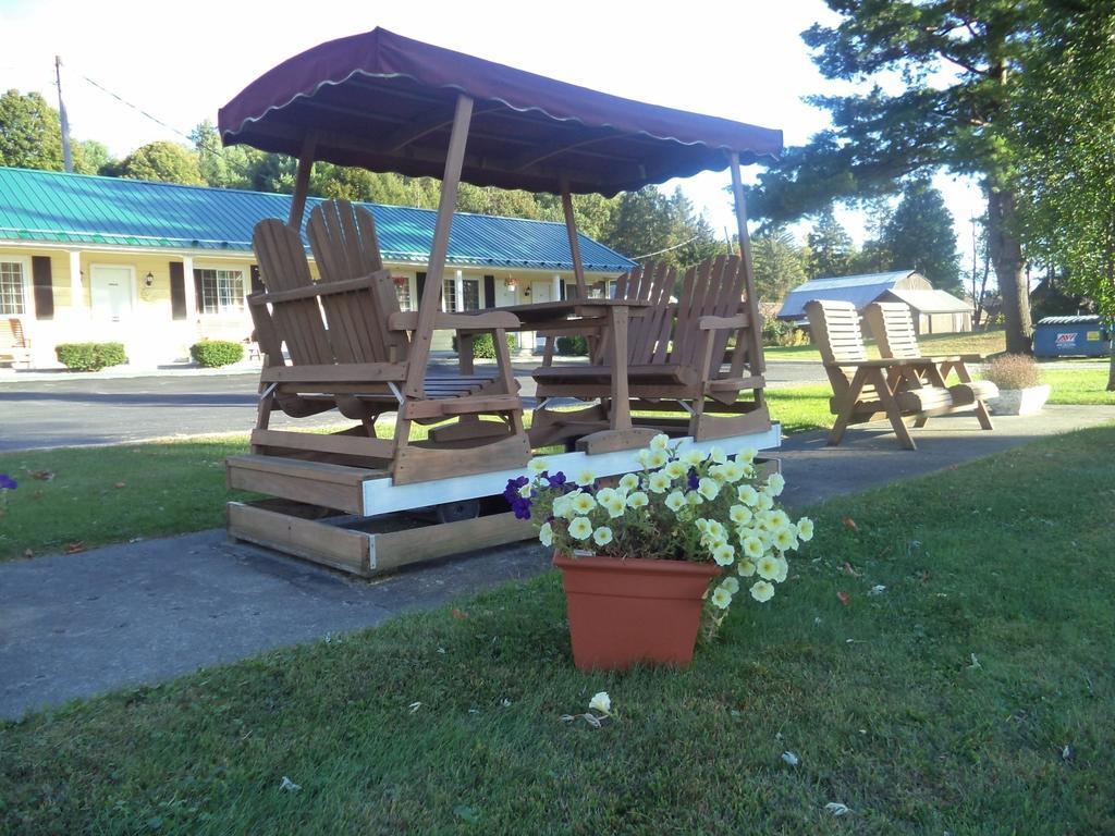 Weathervane Motel Lanesboro Lanesborough Exterior photo