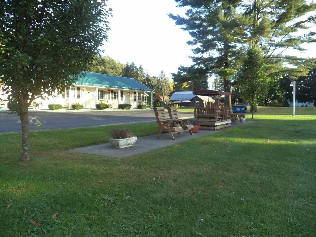 Weathervane Motel Lanesboro Lanesborough Exterior photo